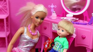 Barbie Babysitting Frozen Elsa Prince Felix Alex DisneyCarToys