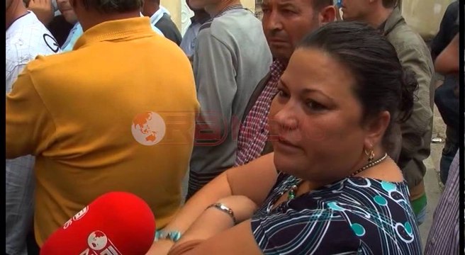Në Fier radhë për regjistrim në QKR, në Shkodër penalitete 100 bizneseve- Ora News- Lajmi i fundit-