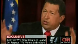 Larry King sudando en la entrevista con el Presidente Chávez 9de10