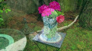 How to create a mosaic vase