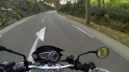 Street Triple R little clutch up Wheelie