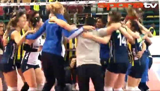 Şampiyon Fenerbahçe Grundig kupasını aldı