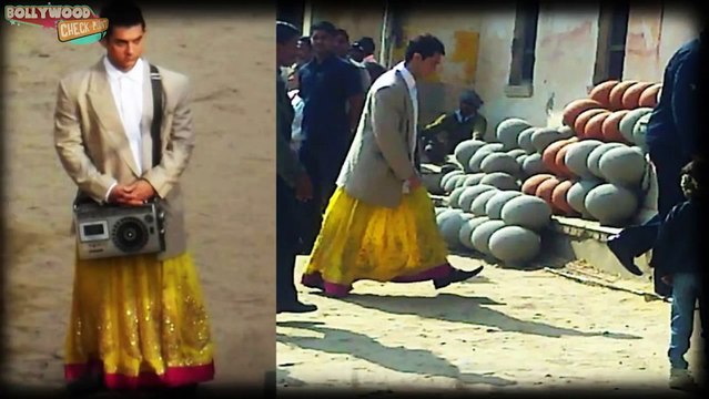 Aamir Khan & Anushka Sharma's HOT KISS in PK