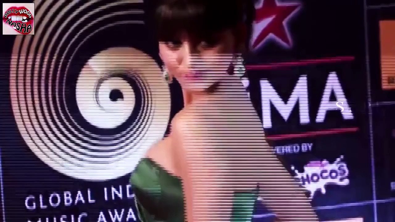 HARI BHARI Urvashi Rautela Sexy B(.)(.)DDD Aaahh !!