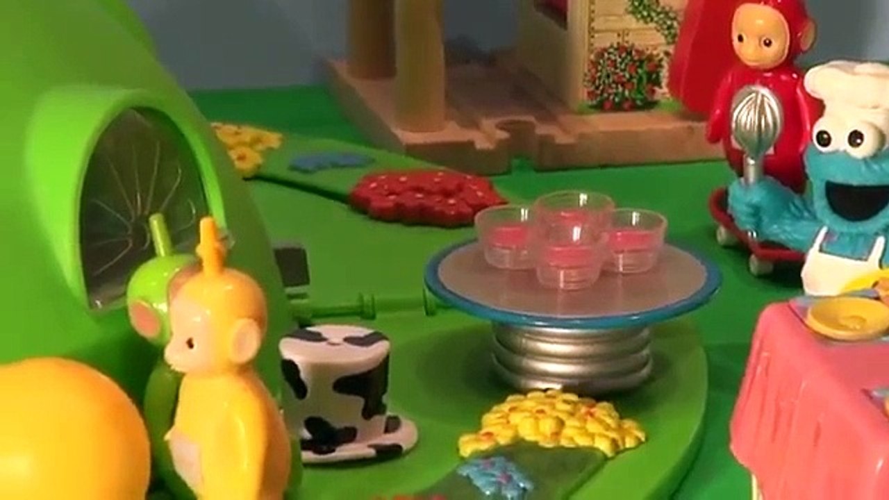 Teletubbies   Play Doh Teletubbies and the Cookie Monster Chef , we make a Big Mac and Large Fries f
