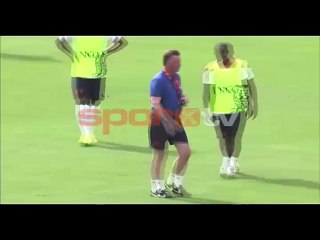 Van Gaal, Sneijder'i fena haşladı!