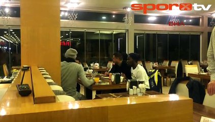 Sow ve Demba Ba, dönercide bir araya geldi