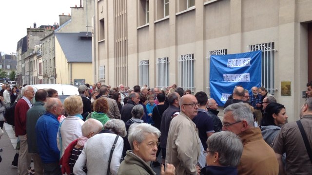 Cherbourg : Rassemblement pour les réfugiés devant la sous-préfecture