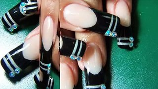 NAIL ART:uña escultural con esmalte negro