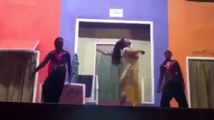 Nida Chaudhry Mujra Dance With Group Friends - Song