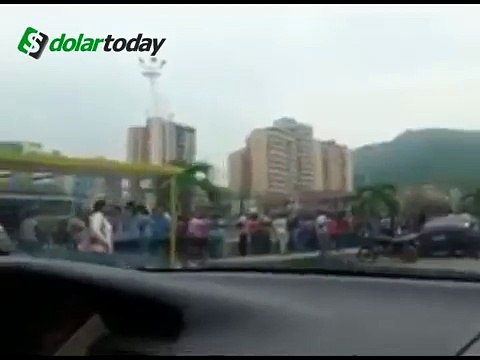 ¡¡Brutal!! las colas por la escasez en Venezuela