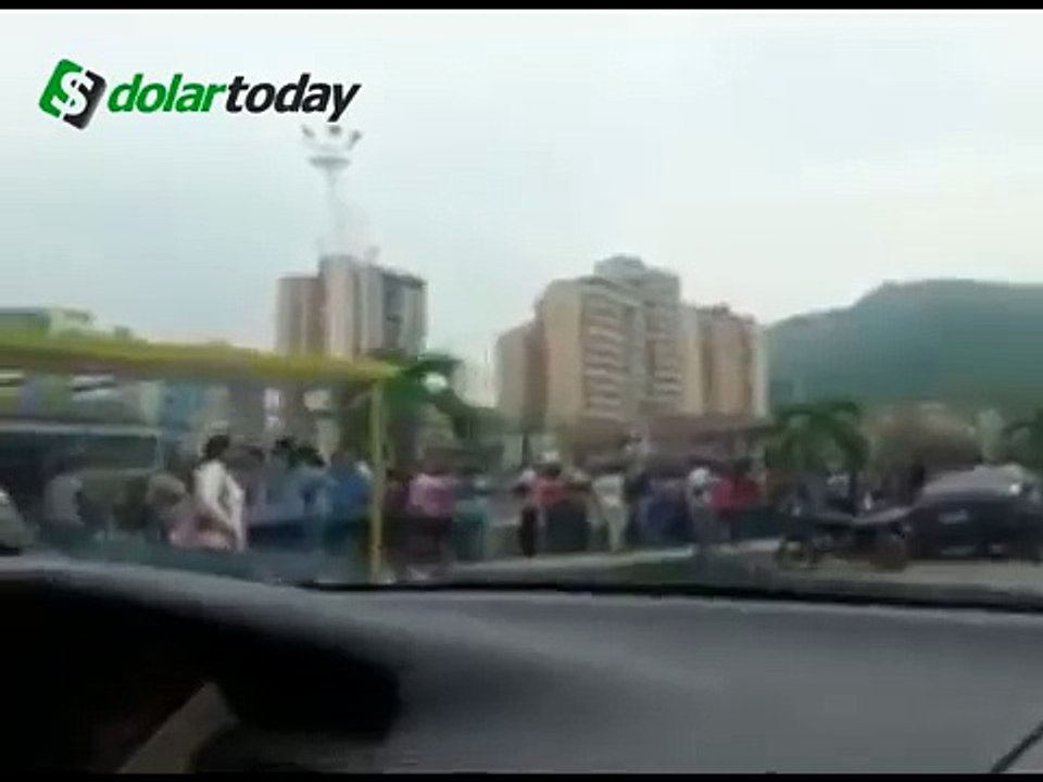 ¡¡Brutal!! las colas por la escasez en Venezuela