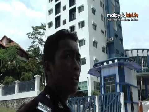Police sentry harass Malaysiakini videojournalist
