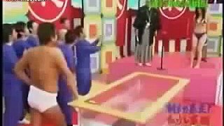 Funny Japanese Game Show - Human Tetris (Hole In The Wall)