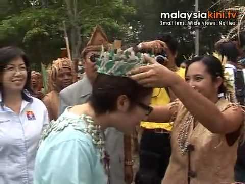 Hundreds gather for World's Indigenous People Day