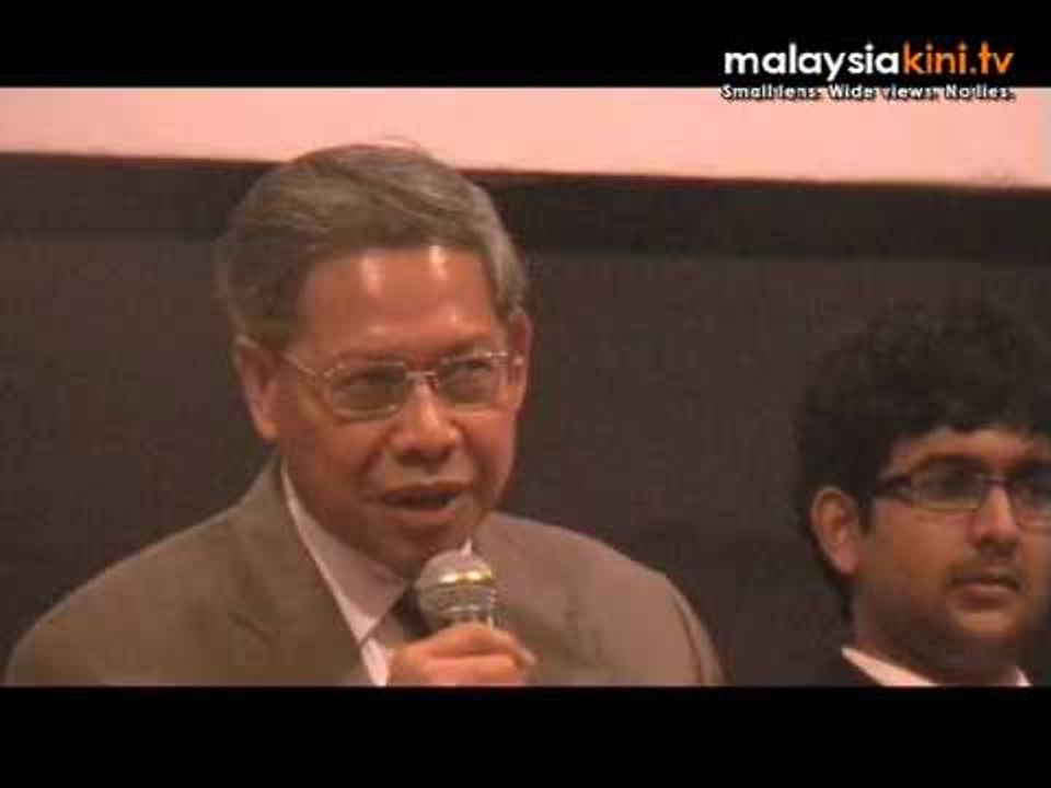 Minister quizzed by students over new palace