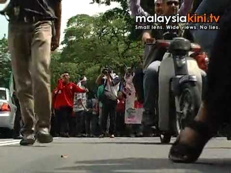 Thousands rally against Israel