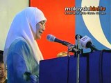 Learn from defections, Wan Azizah tells PKR