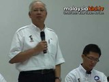 Najib schmoozes Christian leaders