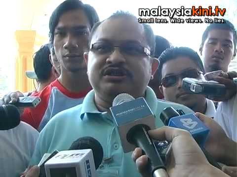 EC told to remove 'provocative' BN billboards