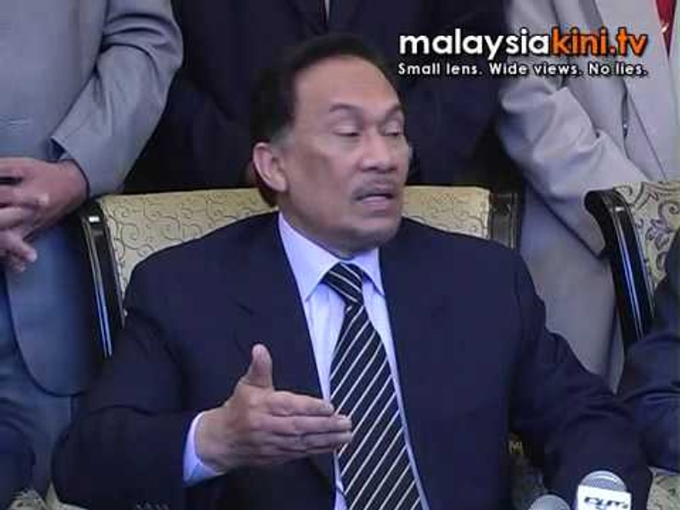 Anwar produces documents on Apco-Israeli-1Malaysia link
