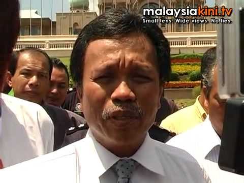 Cops halt Orang Asli advance on Putrajaya