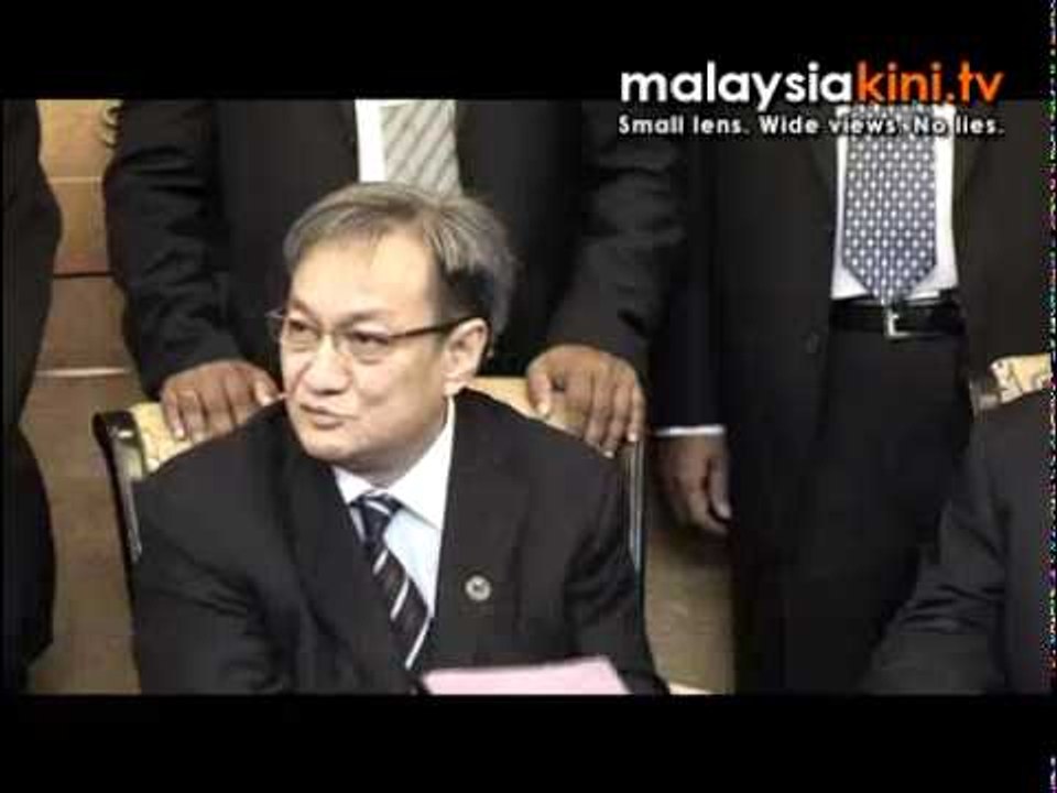 'Suspend pol sec' demand to Najib