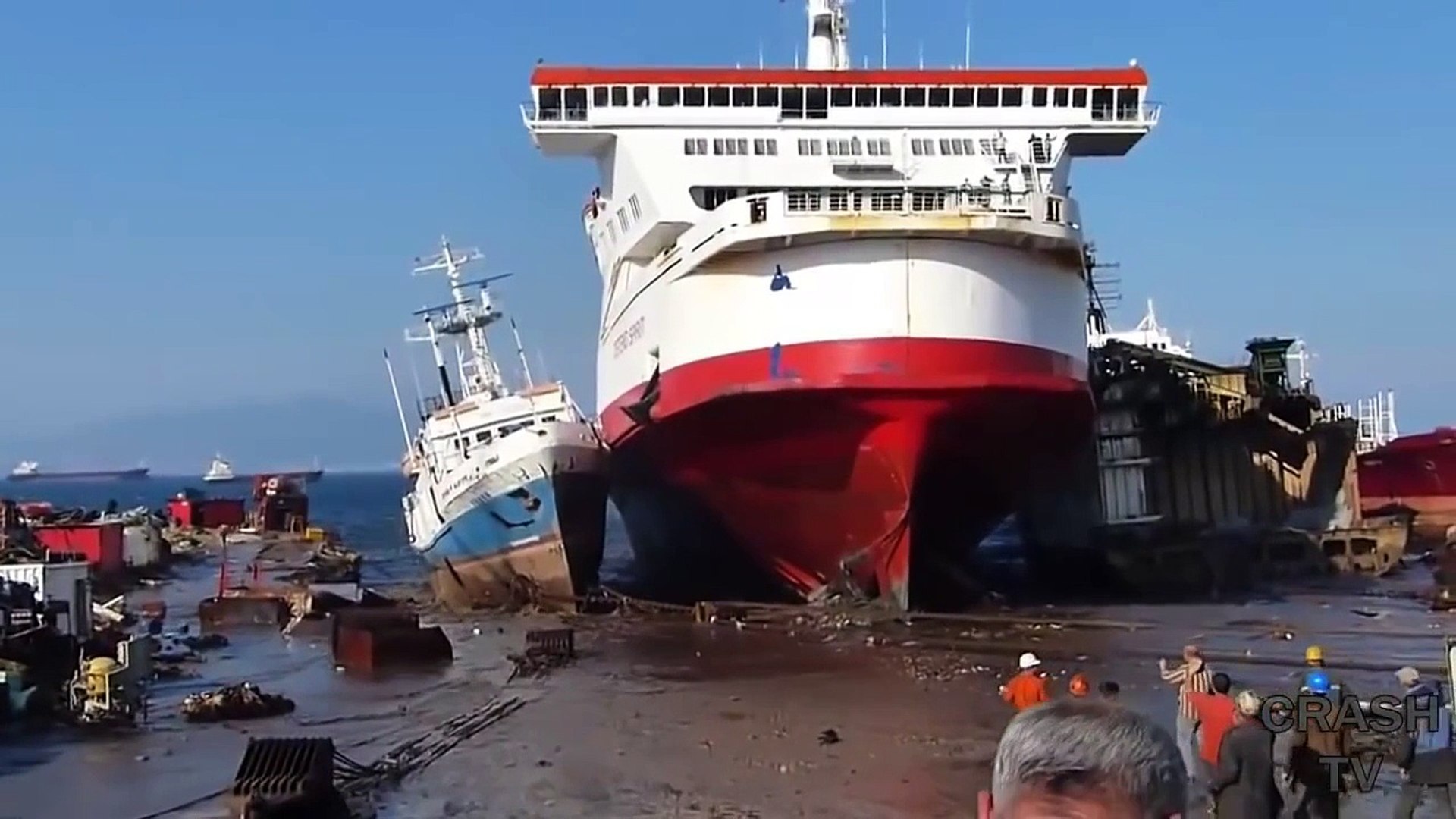 12 Most Amazing and Incredible Ships Accidents
