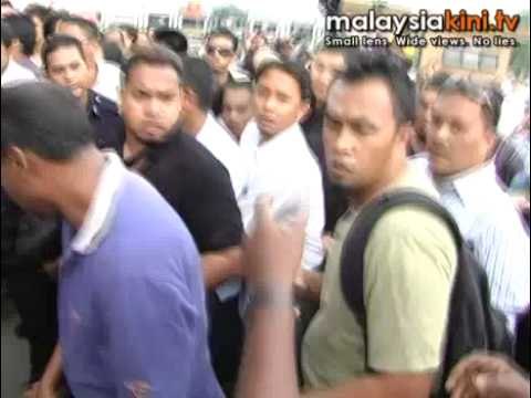 Protesters want MACC probed, 7 arrested