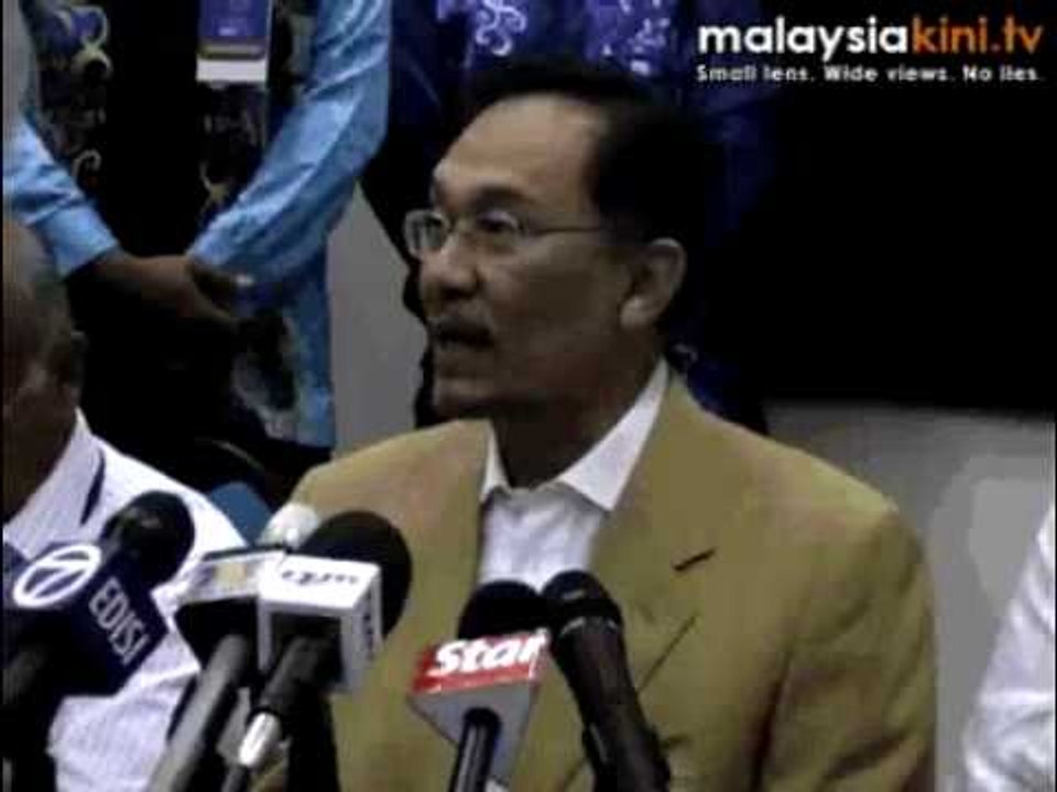 Ex-Umno minister Zaid joins PKR