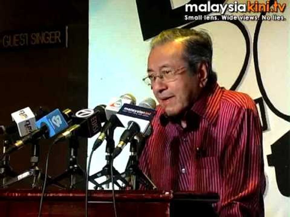 Dr M 'blames' editors for self-censorship