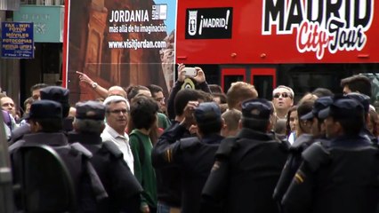 25S 2012: Policía con pistolas de pelotas de goma y manifestantes