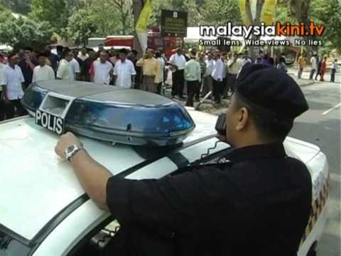 Police end anti-Karpal protest march