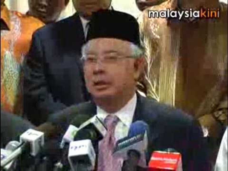 Najib : Leave it to the sultan