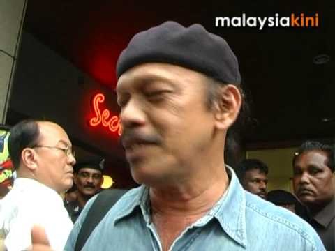 English issue: 30 activists gather to protest