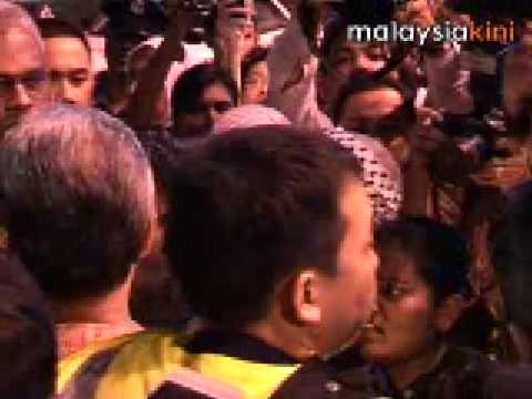 21 arrested at anti-war vigil