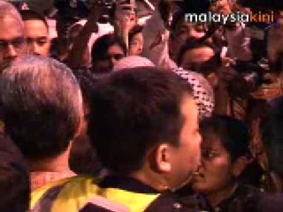 21 arrested at anti-war vigil