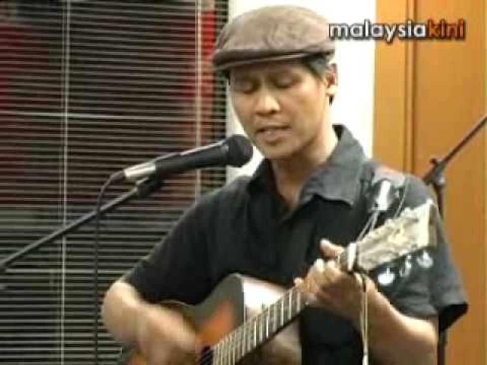 Meor performs at anti-ISA forum