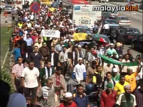 500 protest Israeli air strikes outside US embassy