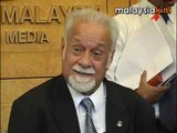 Refer Zaki to royal tribunal: Karpal to PM