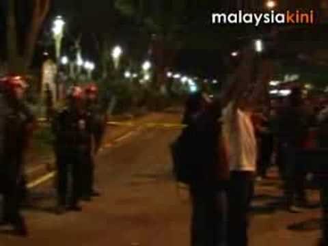 Candlelight vigil in Bukit Aman lasts 12 mins