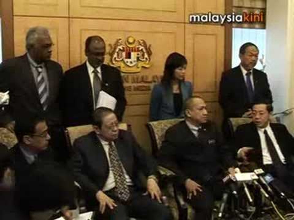 Assaulted foreign reporter submits memo