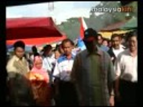 Najib, Anwar 'shop' at same market