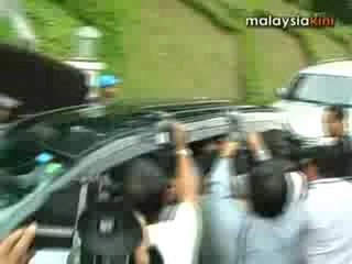 Anwar leaves for the Court