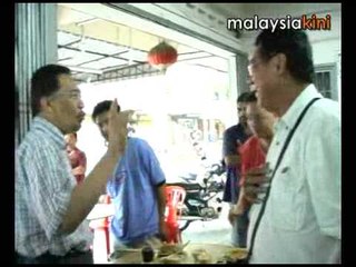 Anwar campaigns in hawker centre