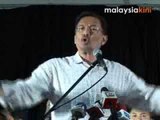 Embattled leader speaks at 10,000-strong rally