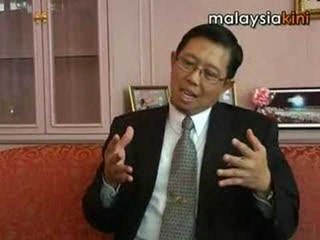 Nizar's tight balancing act in Perak