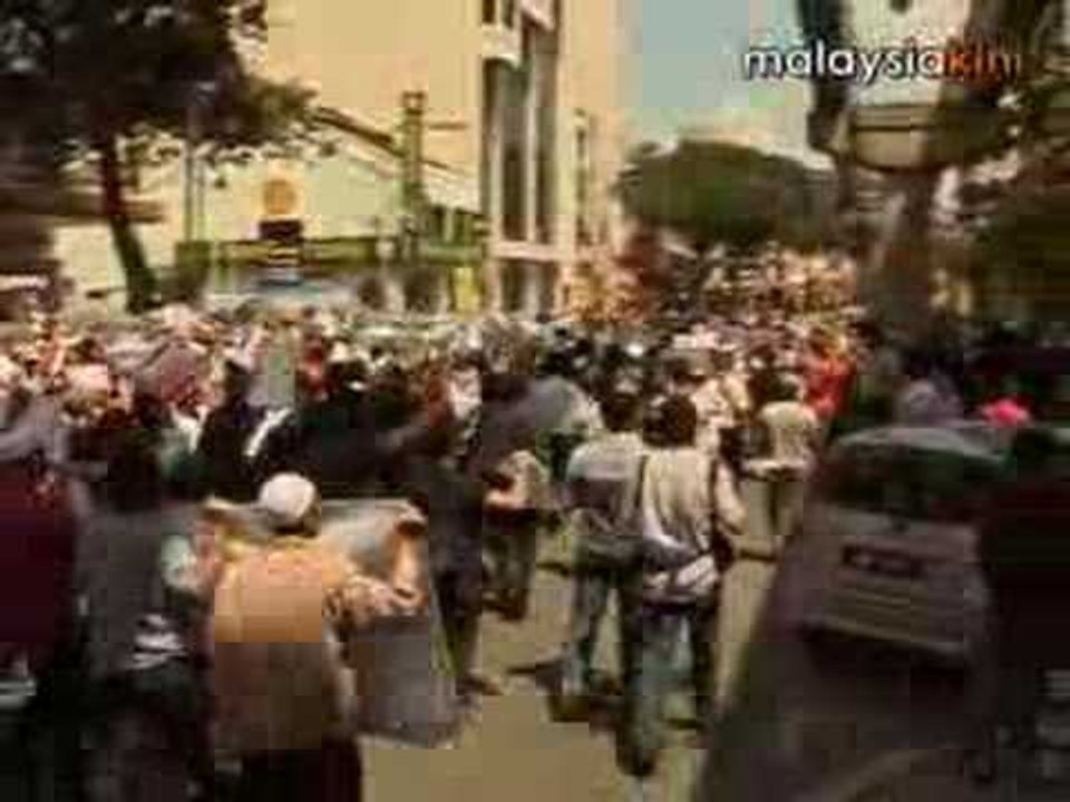 2,000 play 'cat and mouse' with cops