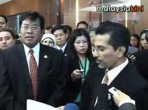 Anti-ISA badges all round in State Assembly