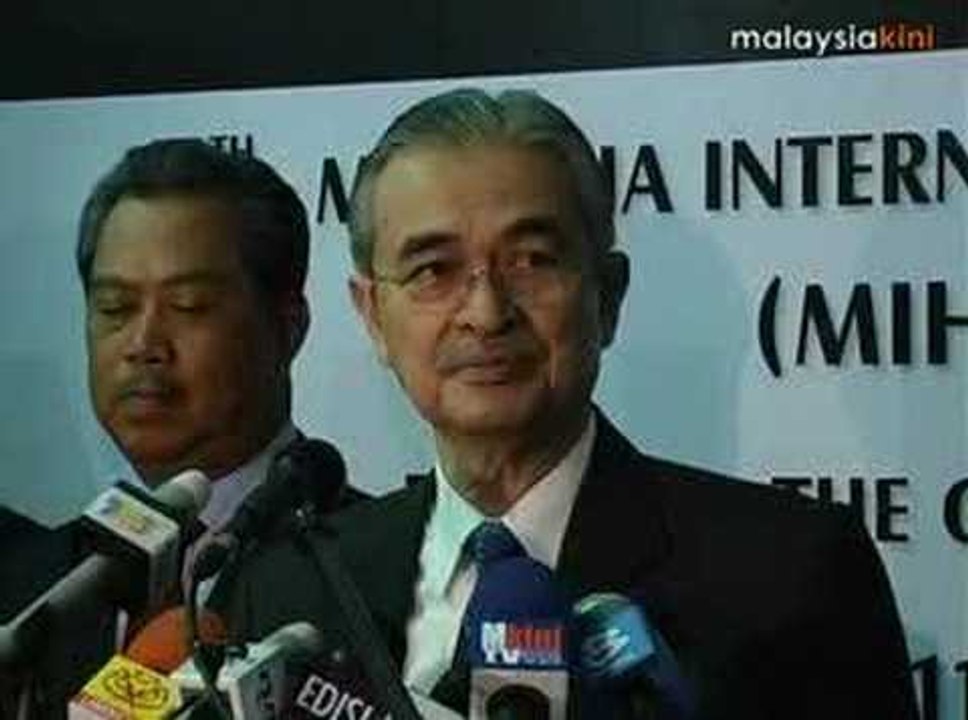 PM tells Umno sec-gen to make police report